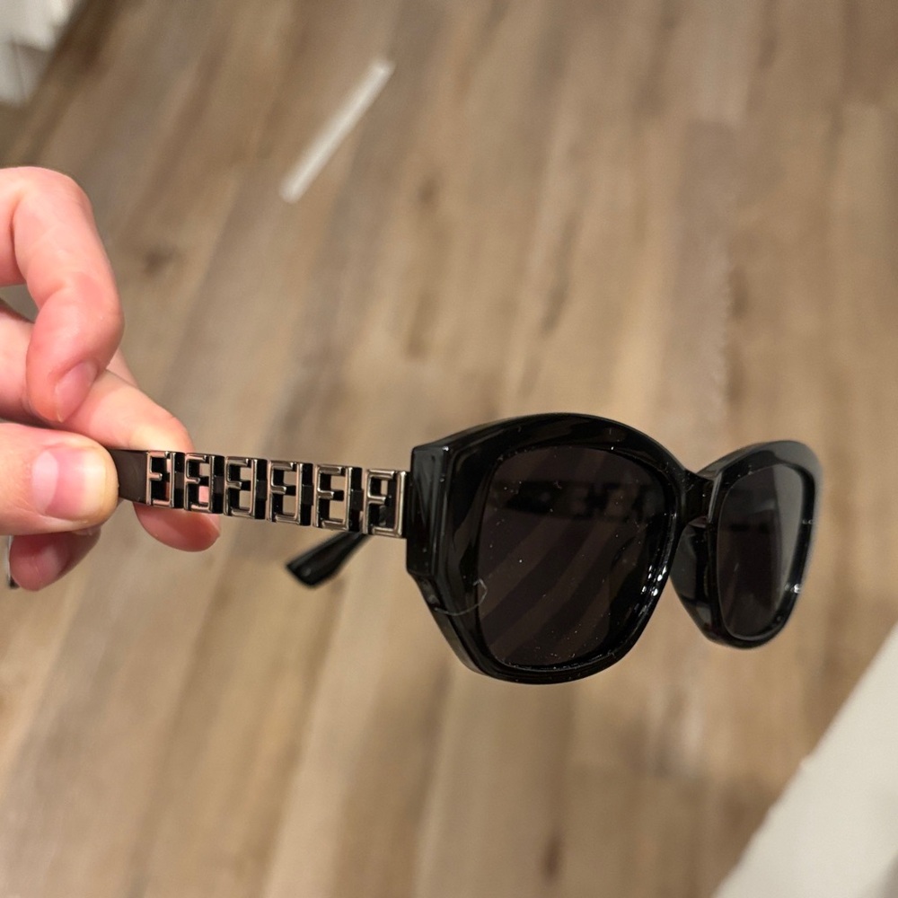 CC Boutique Black Sunglasses with Chain-Detail Temples - Picture 8 of 8